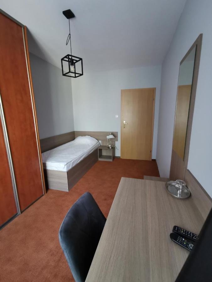 Hotel Zieliniec Posen Exterior foto