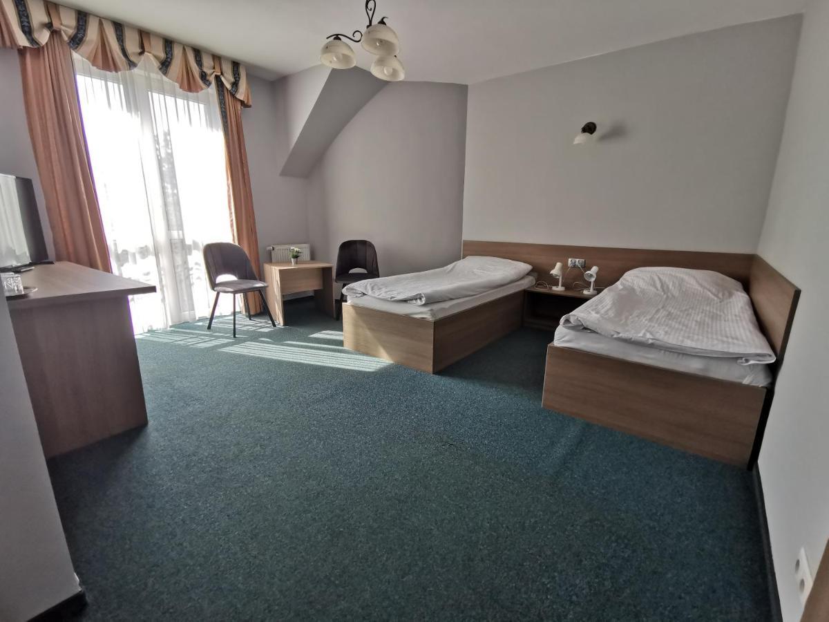 Hotel Zieliniec Posen Exterior foto